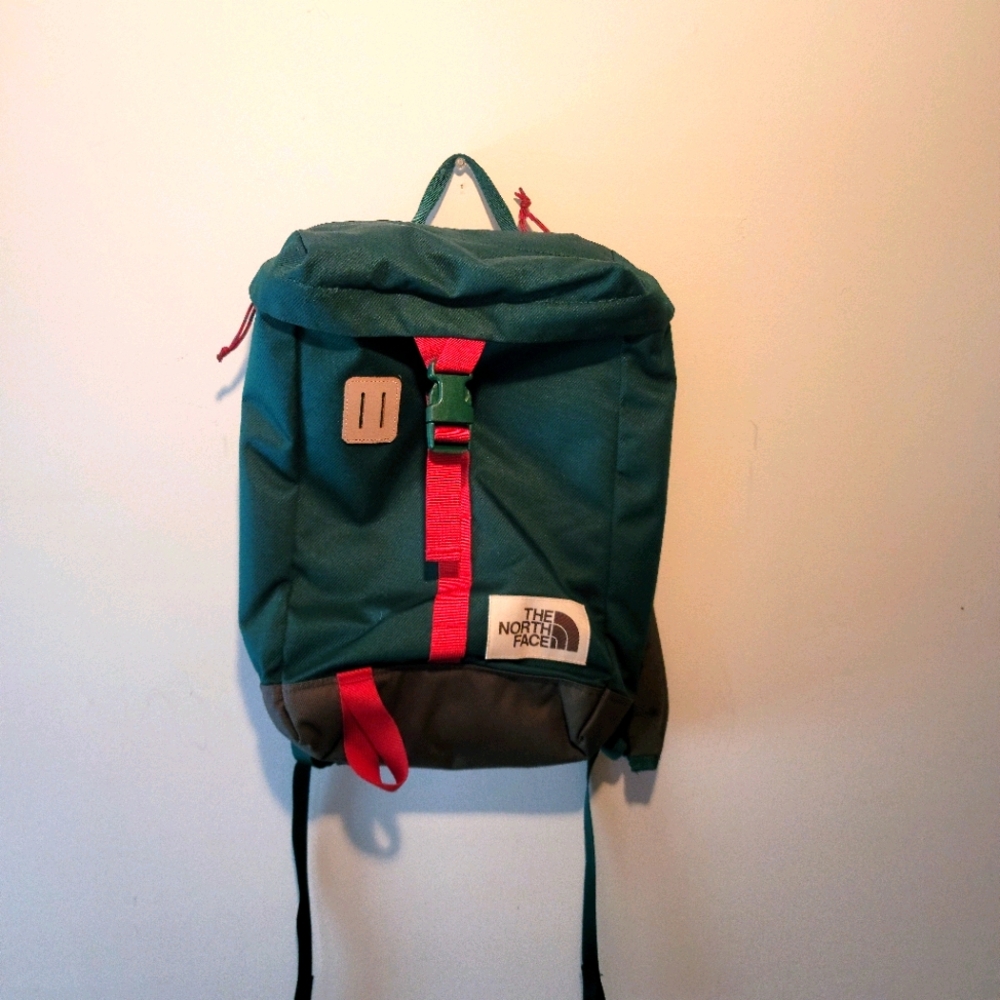 Like New The North Face Hiking/Day Pack/Backpack